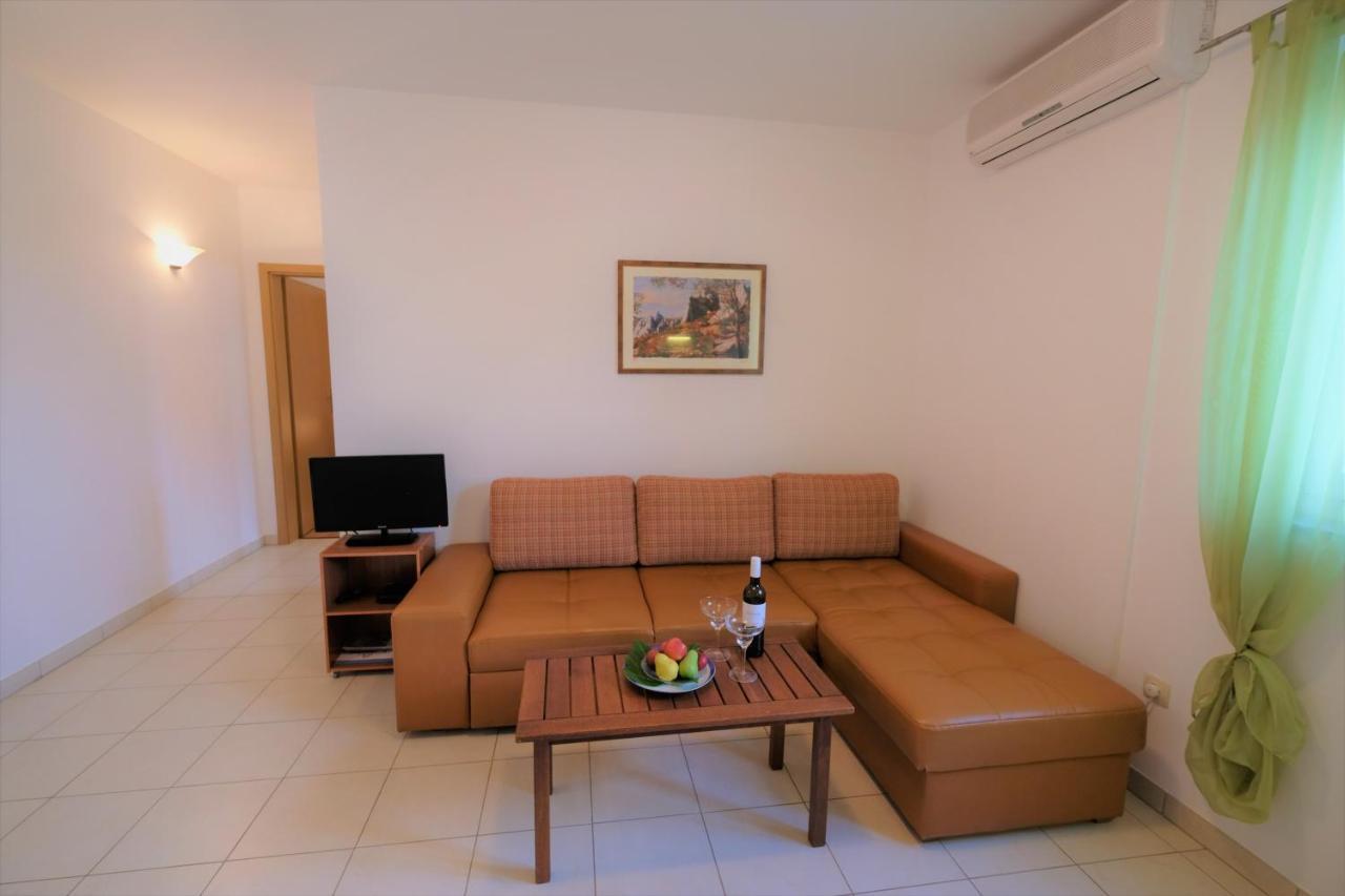 Apartments Coral, Klimno, Island Krk Экстерьер фото