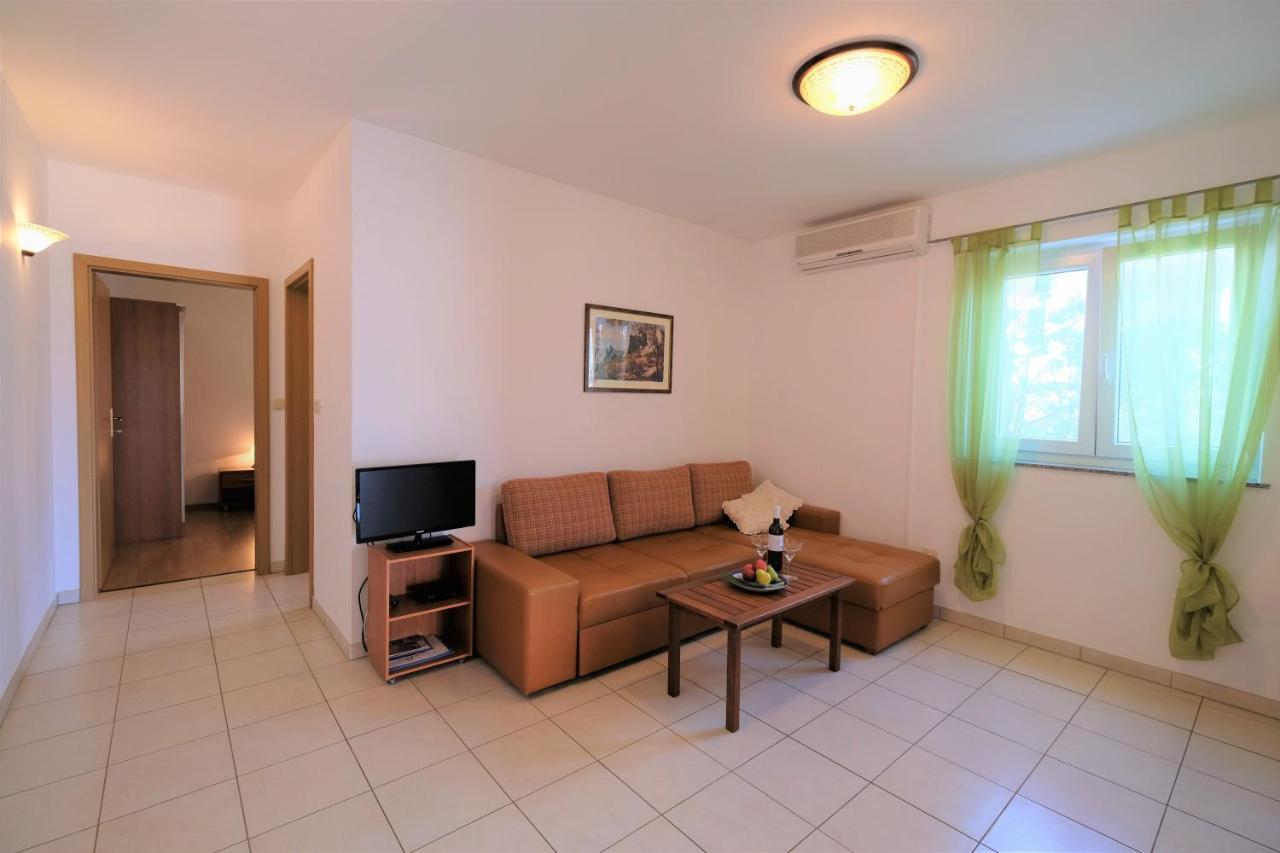 Apartments Coral, Klimno, Island Krk Экстерьер фото