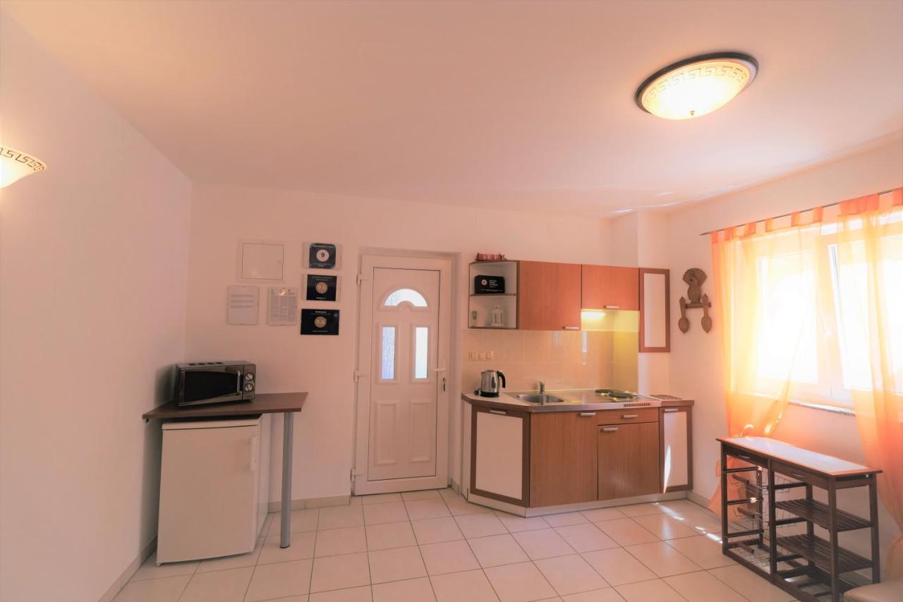Apartments Coral, Klimno, Island Krk Экстерьер фото