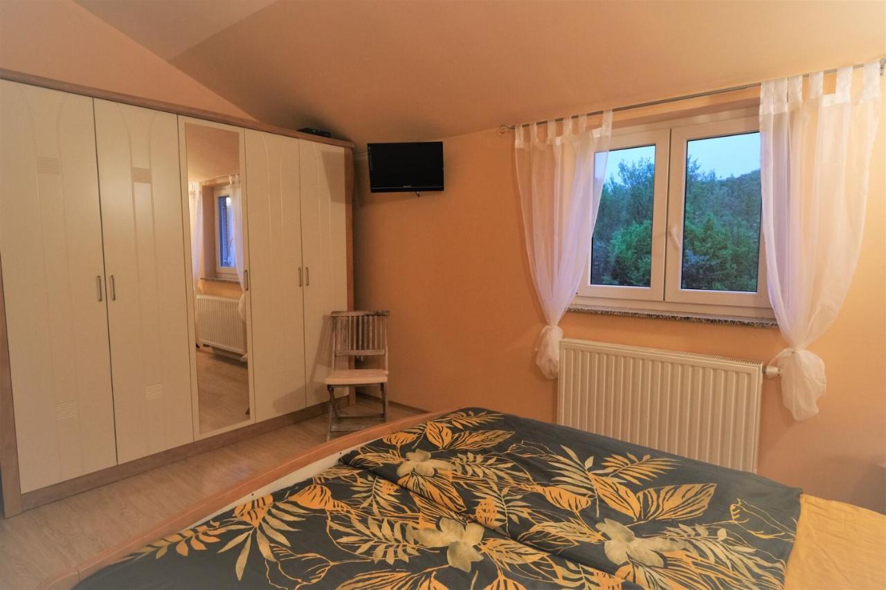Apartments Coral, Klimno, Island Krk Экстерьер фото