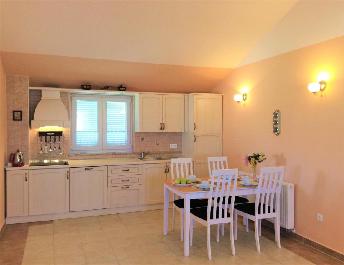 Apartments Coral, Klimno, Island Krk Экстерьер фото
